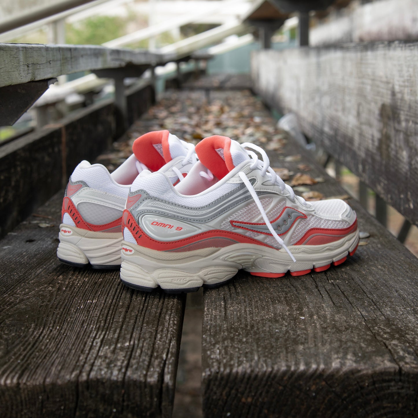 Mens Saucony ProGrid Omni 9 (Ivory/Coral)